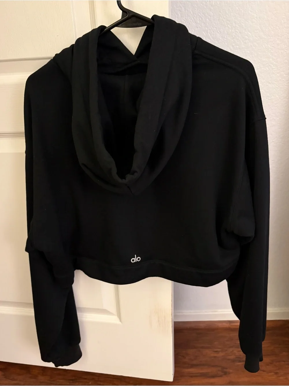 ALO Yoga Cropped Hoodie in Black